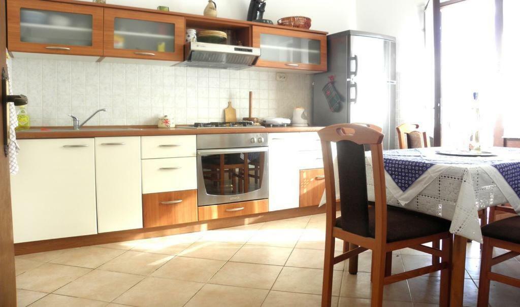 Apartmani Volga Petrcane Esterno foto