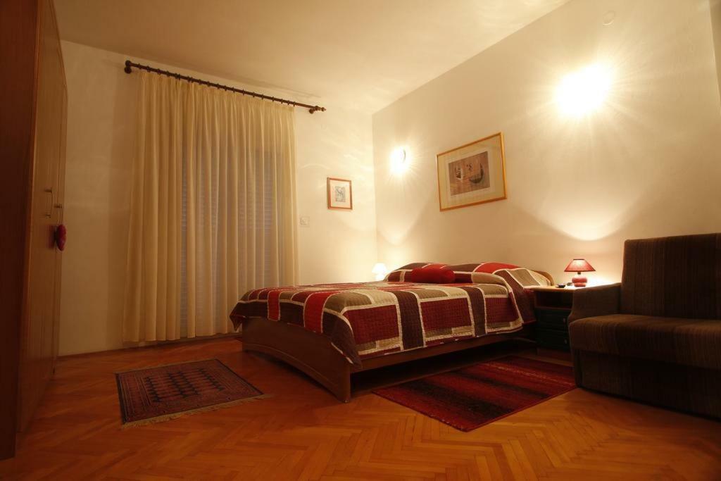 Apartmani Volga Petrcane Esterno foto