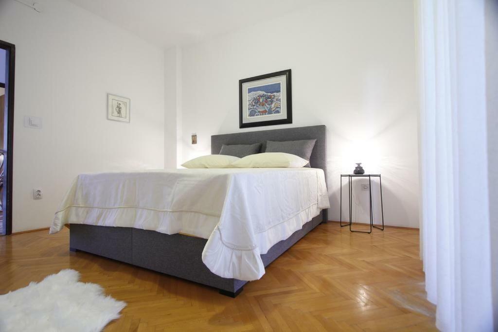 Apartmani Volga Petrcane Esterno foto