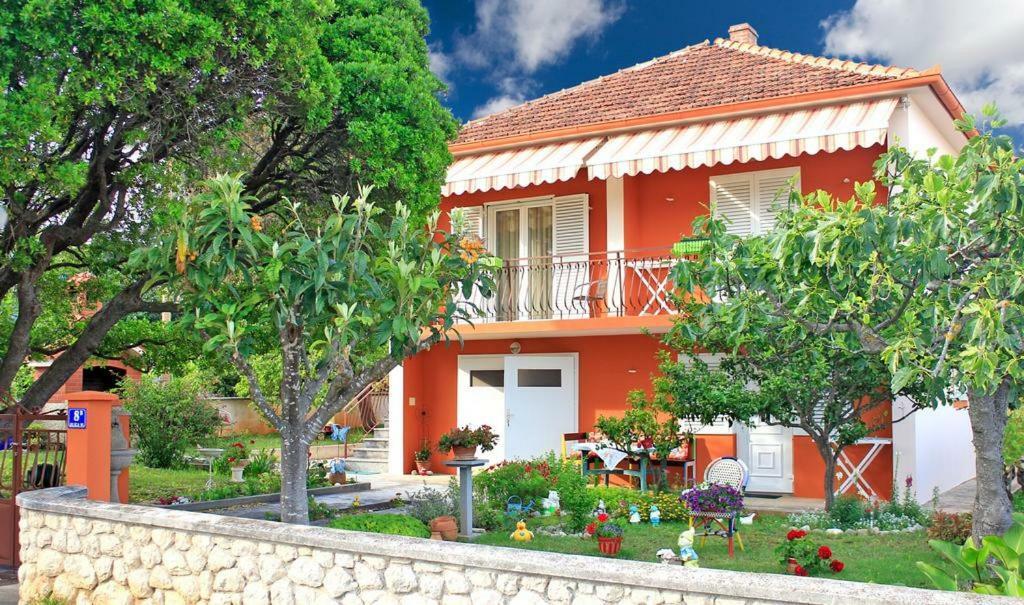 Apartmani Volga Petrcane Esterno foto