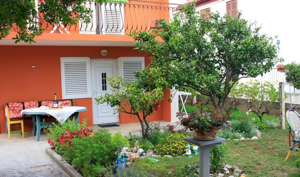 Apartmani Volga Petrcane Esterno foto
