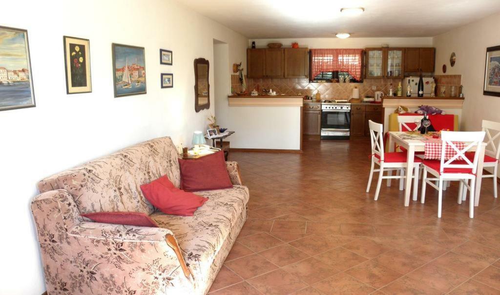 Apartmani Volga Petrcane Esterno foto