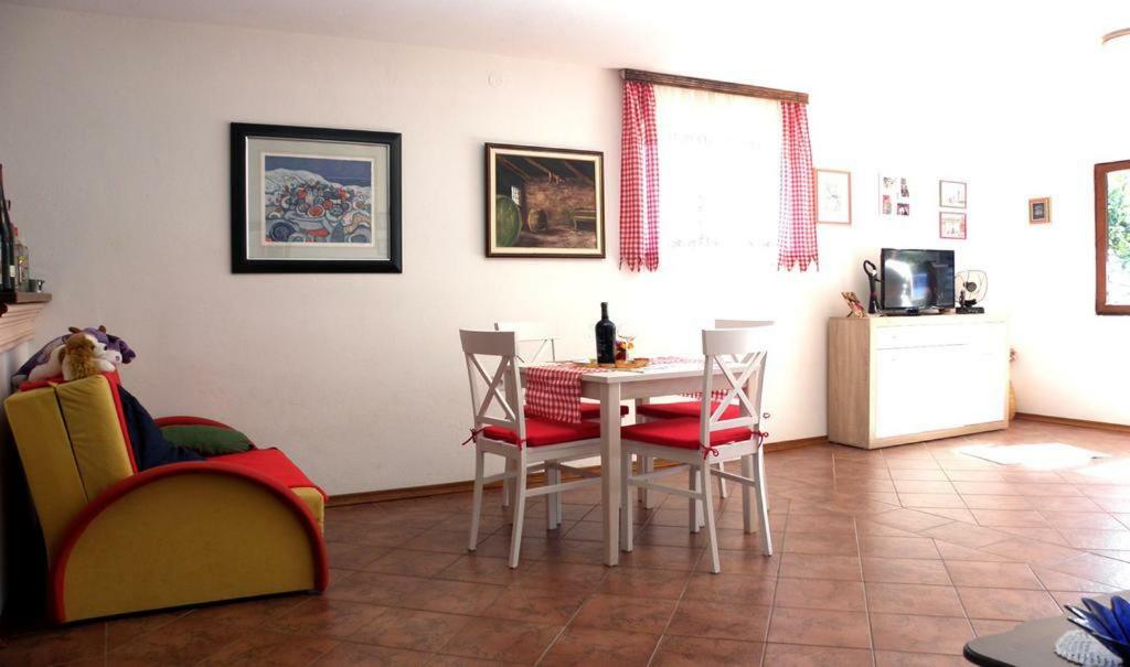 Apartmani Volga Petrcane Esterno foto
