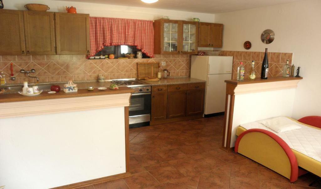 Apartmani Volga Petrcane Esterno foto
