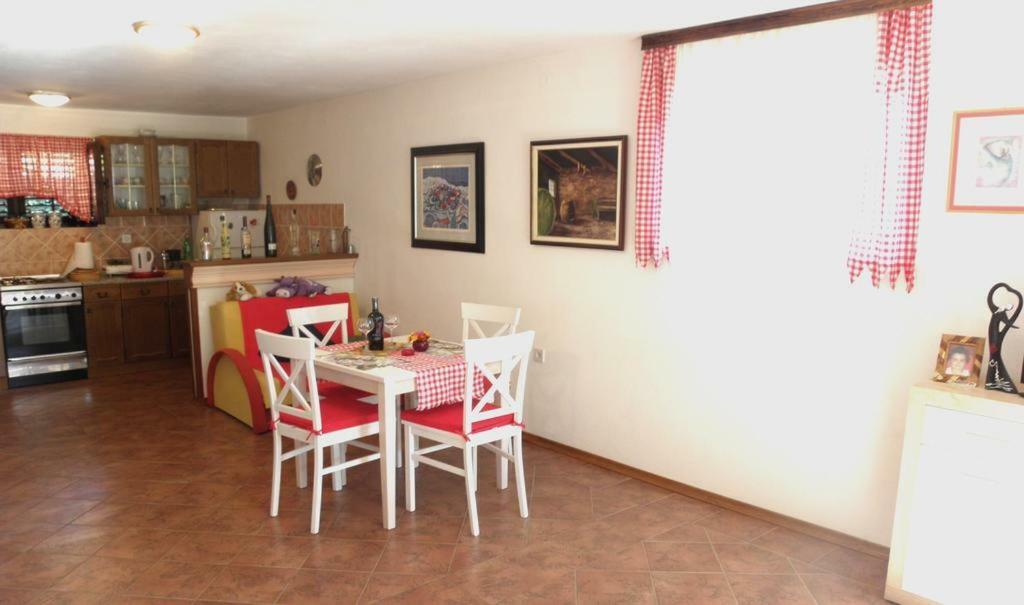 Apartmani Volga Petrcane Esterno foto