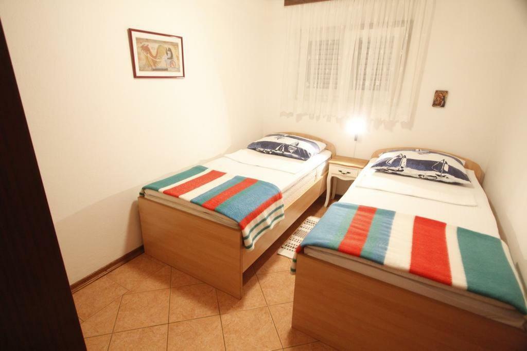 Apartmani Volga Petrcane Esterno foto