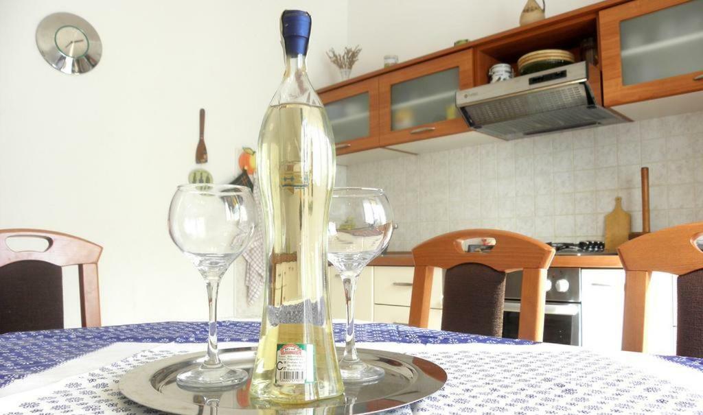 Apartmani Volga Petrcane Esterno foto